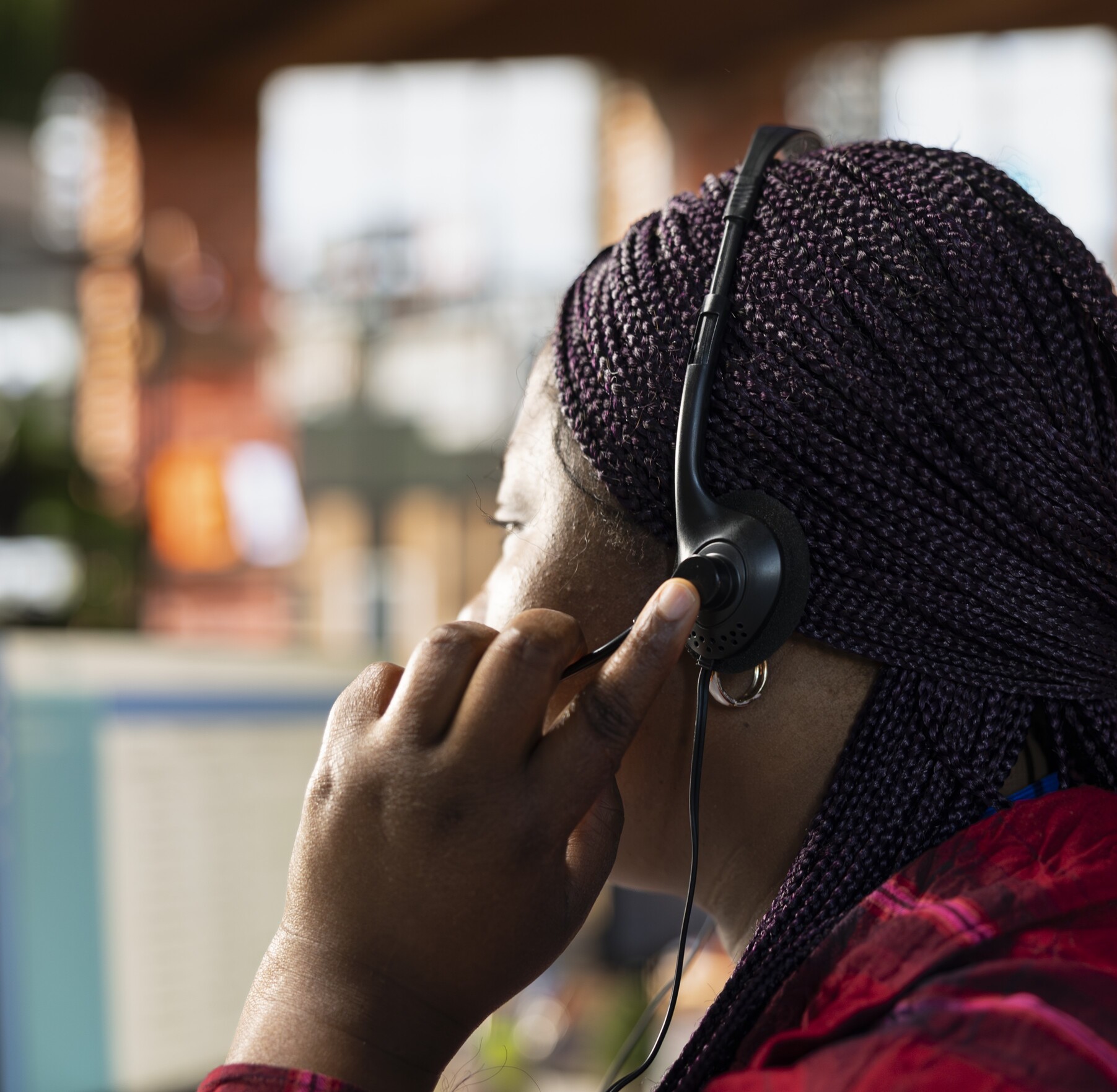 Call center agent supporting customers